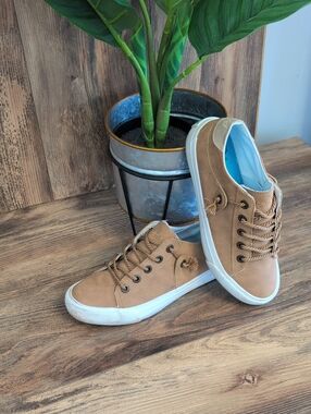 Blowfish Malibu Martina Tan Low-Top Canvas Sneakers 7     571A